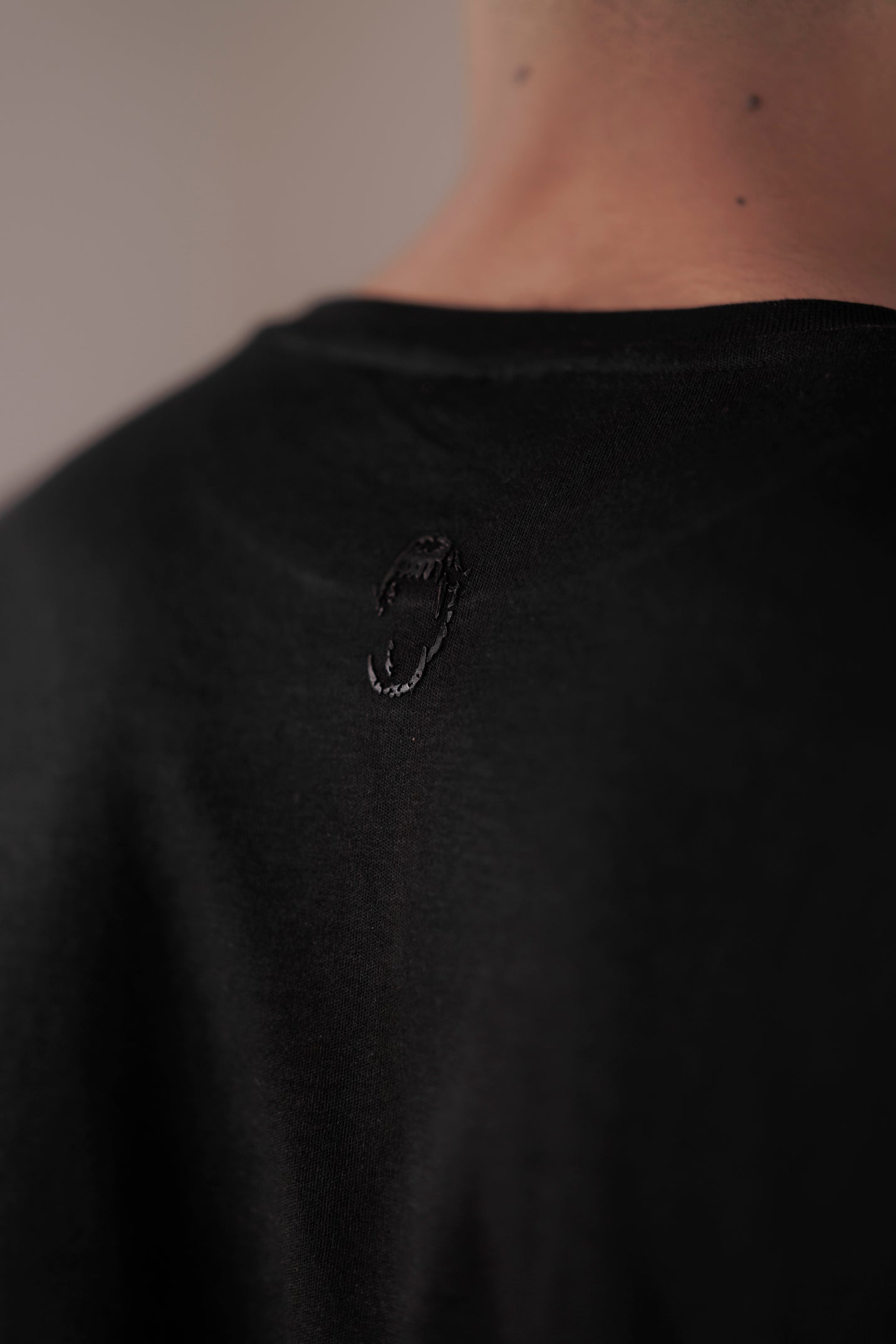 Fitted T-Shirt- Black