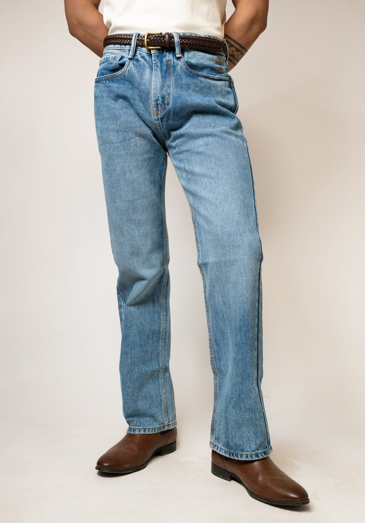 Straight Fit Jeans - Light Wash