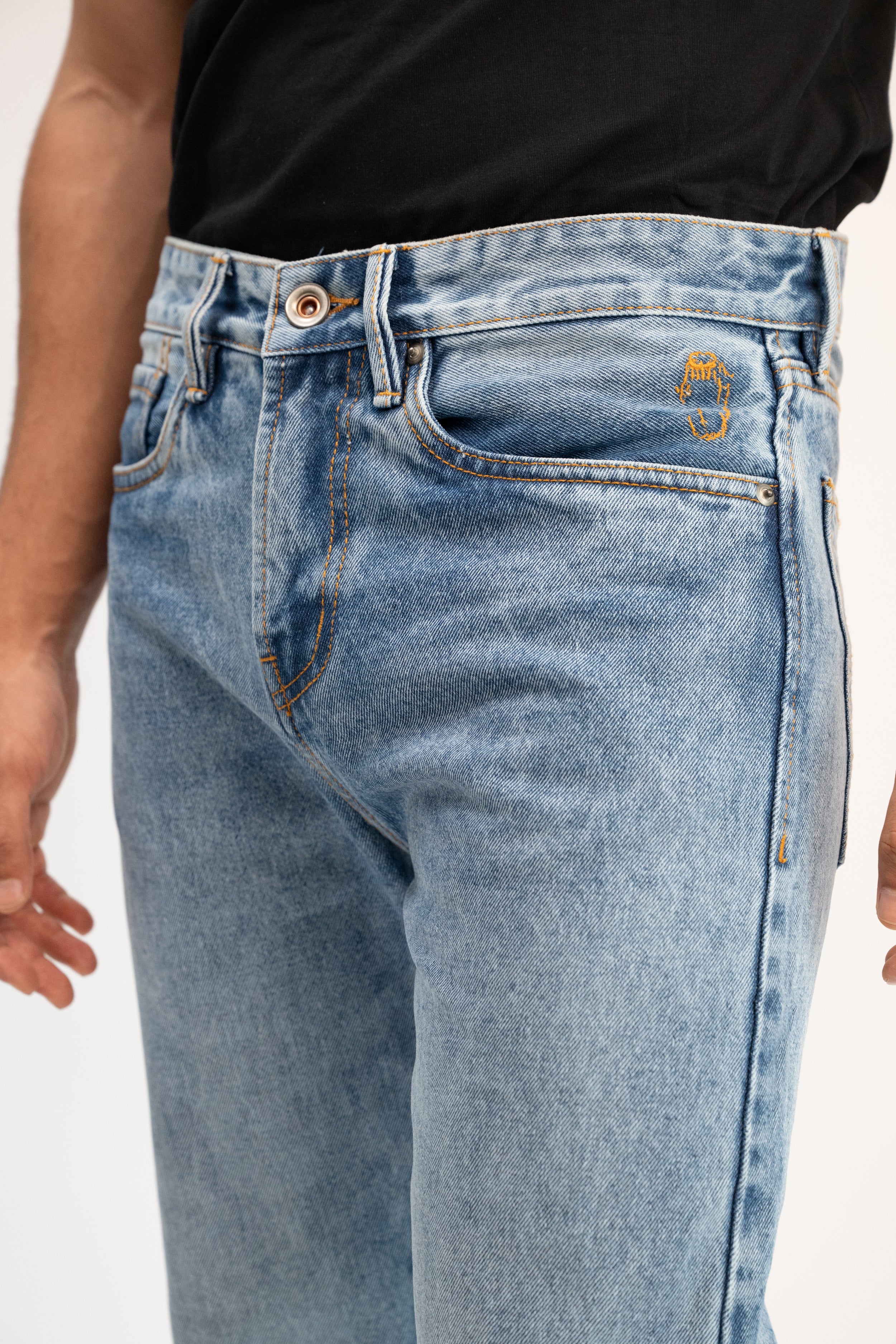 Straight Fit Jeans - Light Wash