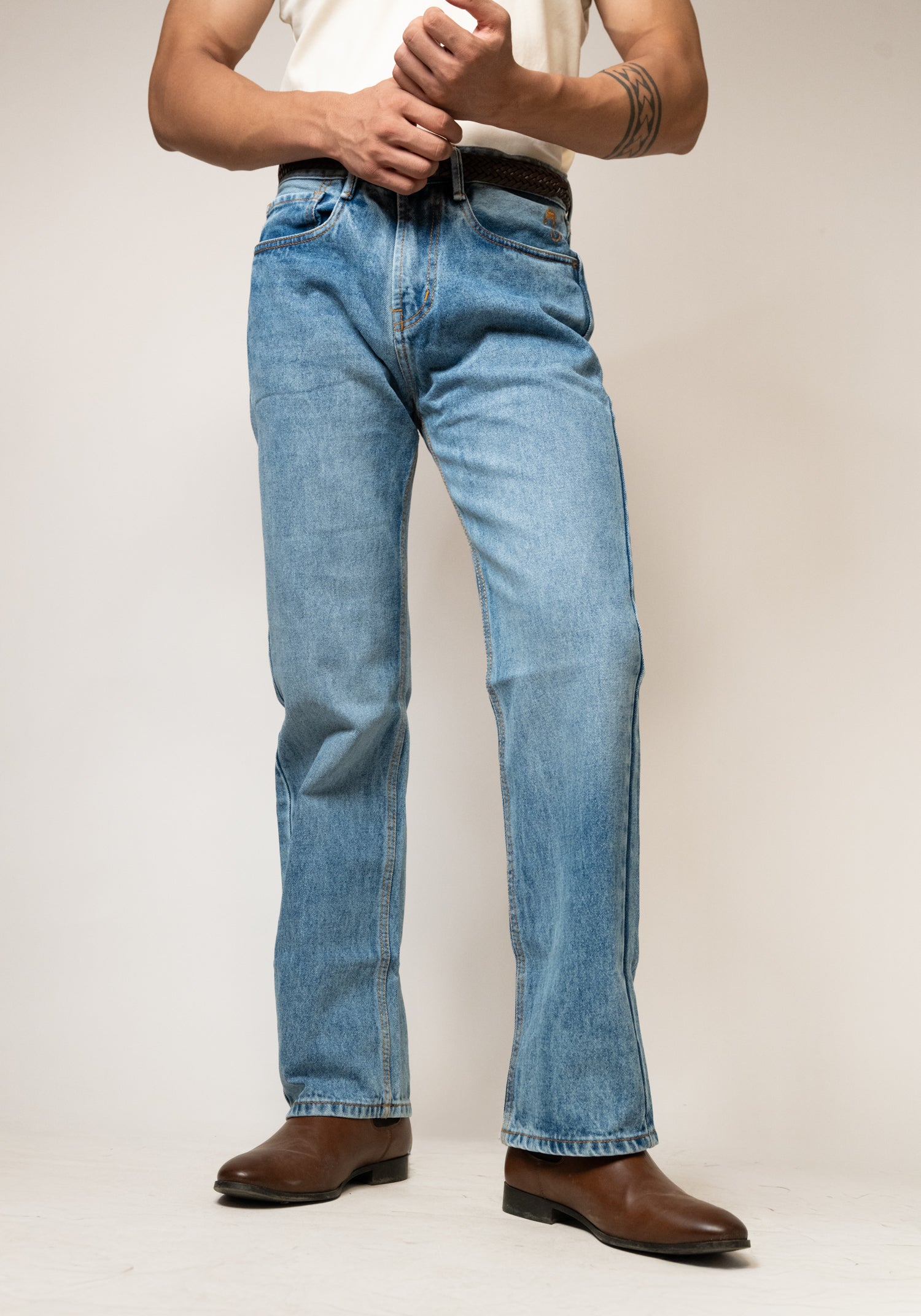 Straight Fit Jeans - Light Wash
