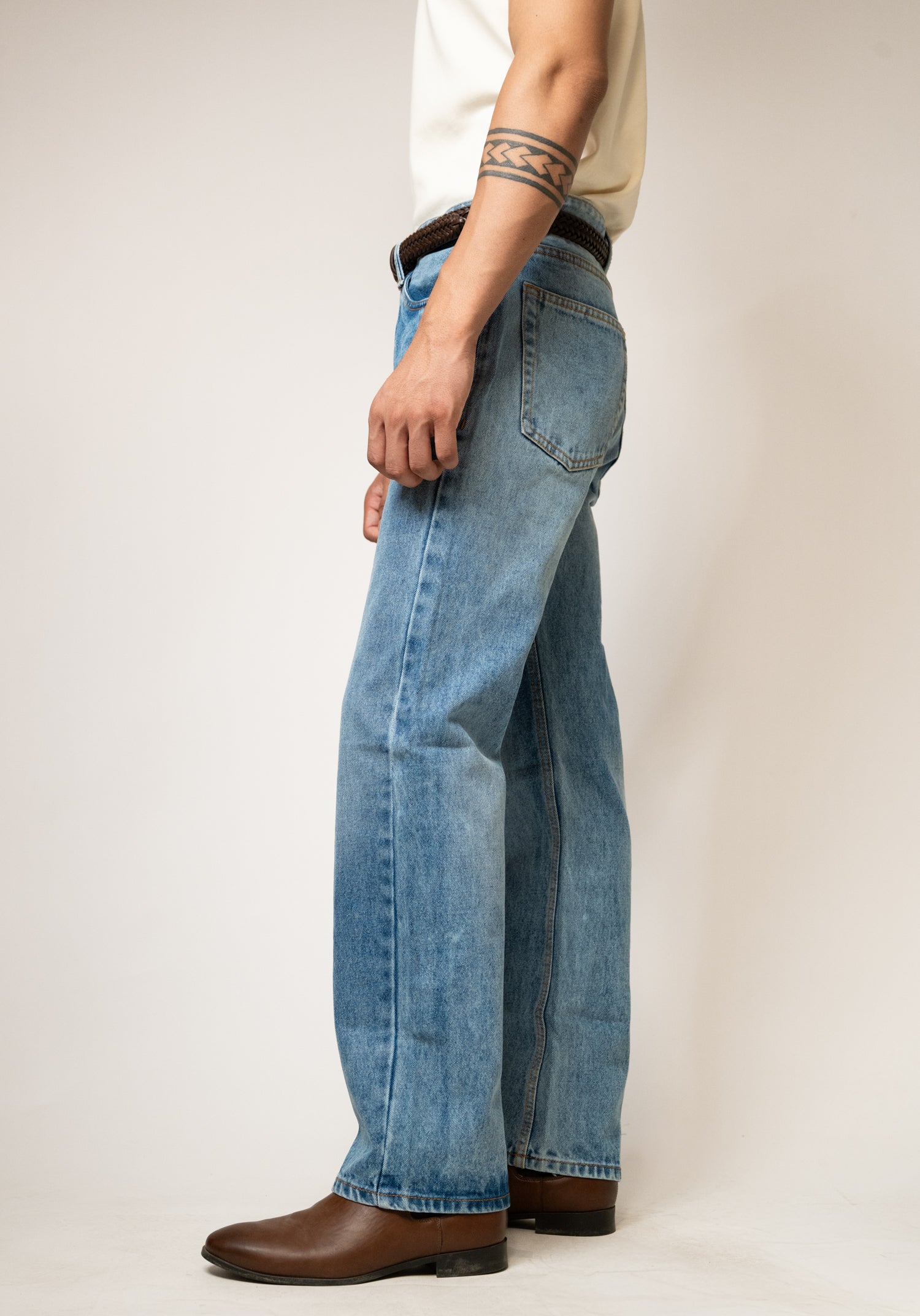 Straight Fit Jeans - Light Wash