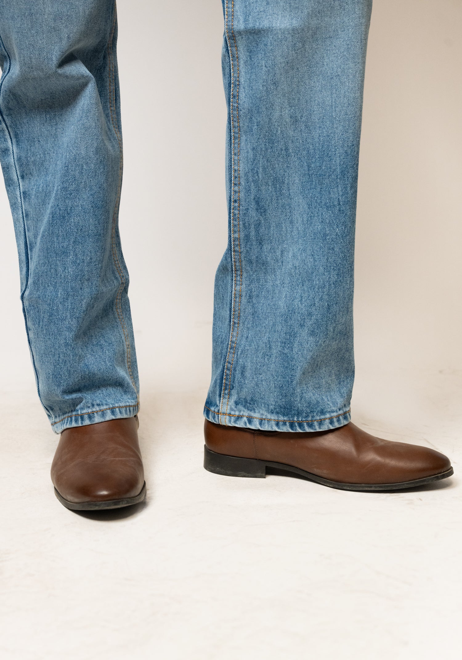 Straight Fit Jeans - Light Wash