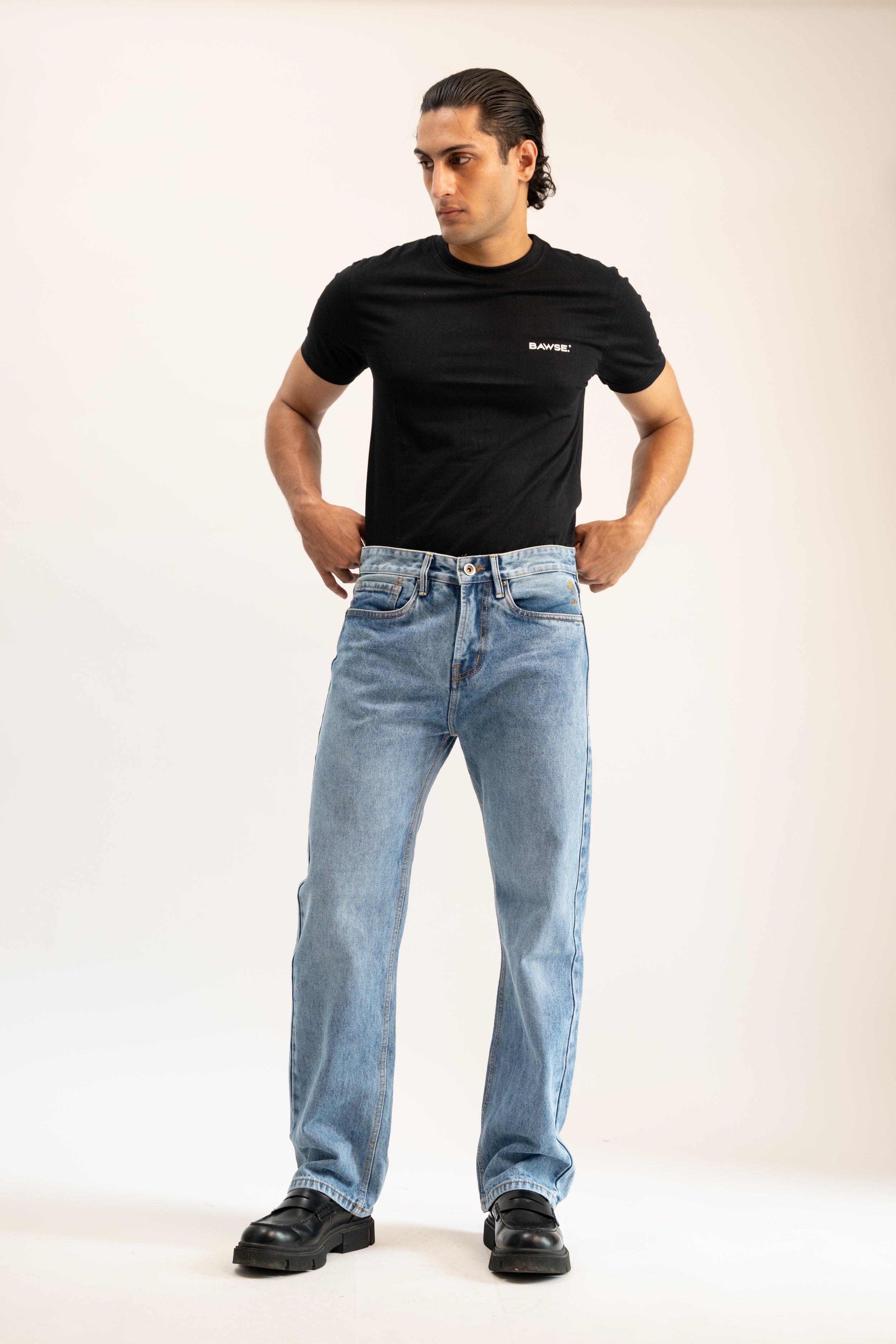 Straight Fit Jeans - Light Wash